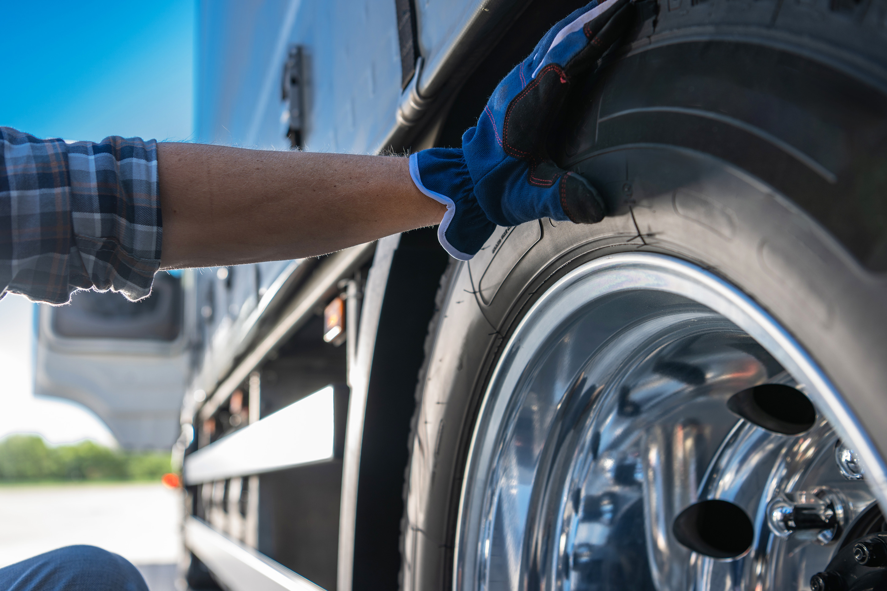 Choosing the Best RV Tires: A Comprehensive Guide for Safe and Smooth Travels